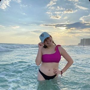 Meet your Posher, Hayley